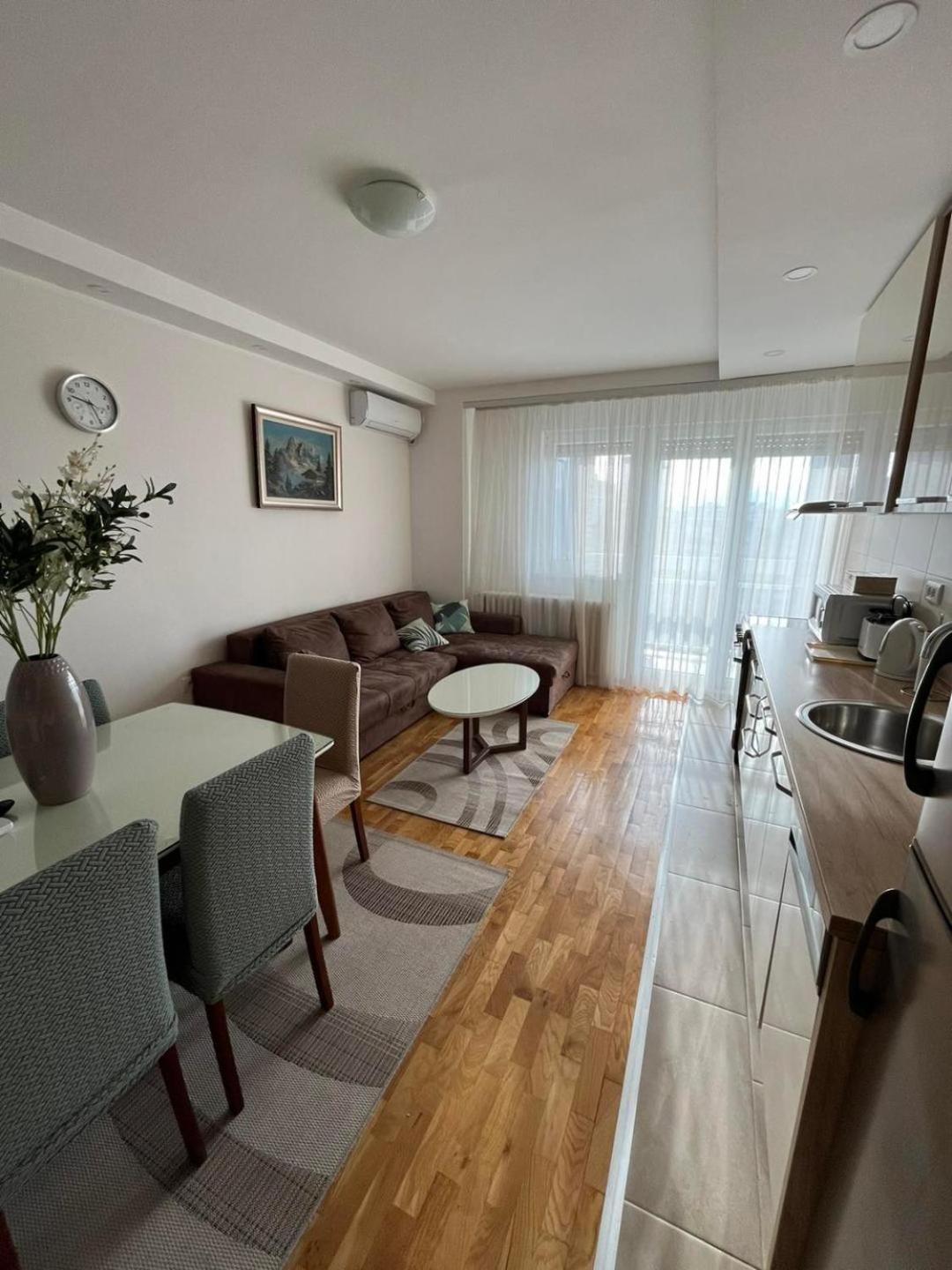 Milica 65M2, Free Parking & Wi-Fi Novi Sad Exterior foto